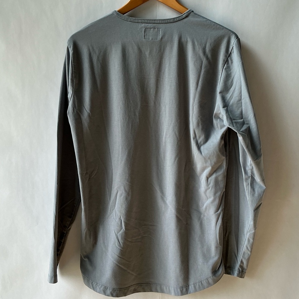 CUTS 2 Shirt Bundle Grey & Black Curve-Hem Long Sleeve Henley Men’s Size Medium - Picture 5 of 15